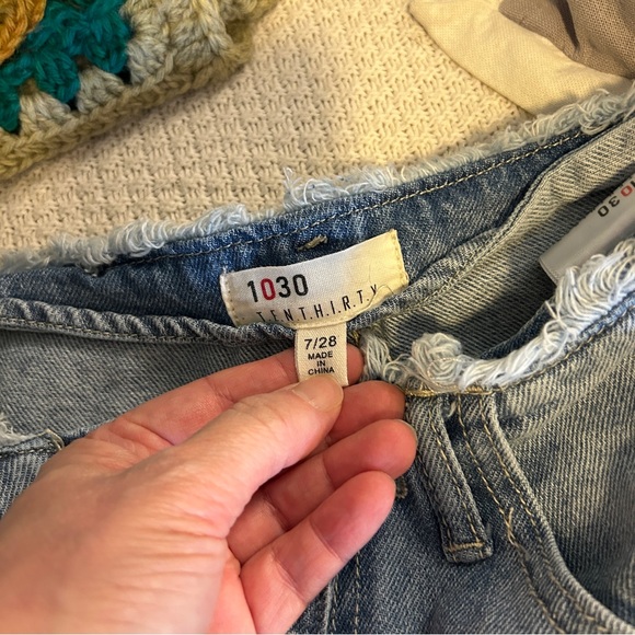 Anthropologie T.E.N.T.H.I.R.T.Y. Denim Wide Leg Frayed Mid-rise Jeans 7 / 28 - Picture 6 of 8